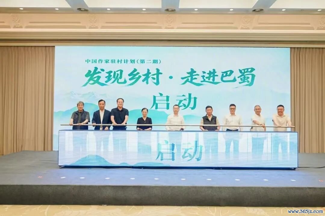 运行庆典现场。左右方供图